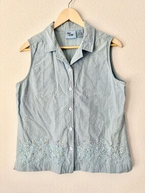 Jane Ashley Light Blue Sleeveless Button-Front Embroidered Top